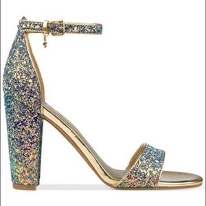 SM SHANTELMAXWELL CLOSET